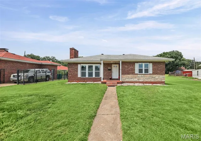 Single family home for sale at 2917 Louisiana Blvd, East St Louis, IL 62205 | MLS# MIS26045260