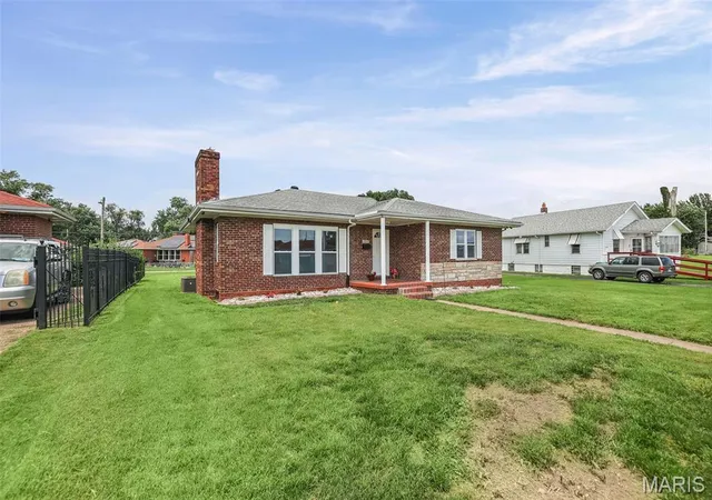 Photo 3 of Single family home for sale at 2917 Louisiana Blvd, East St Louis, IL 62205 | MLS# MIS26045260 | Listing updated on 2026-09-14