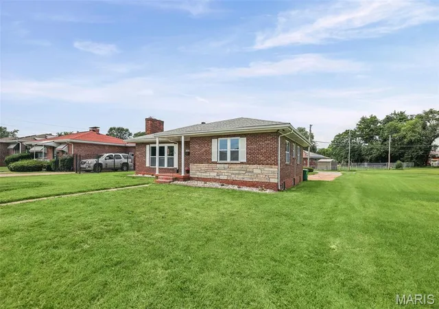 Photo 3 of Single family home for sale at 2917 Louisiana Blvd, East St Louis, IL 62205 | MLS# MIS26045260 | Listing updated on 2026-09-14
