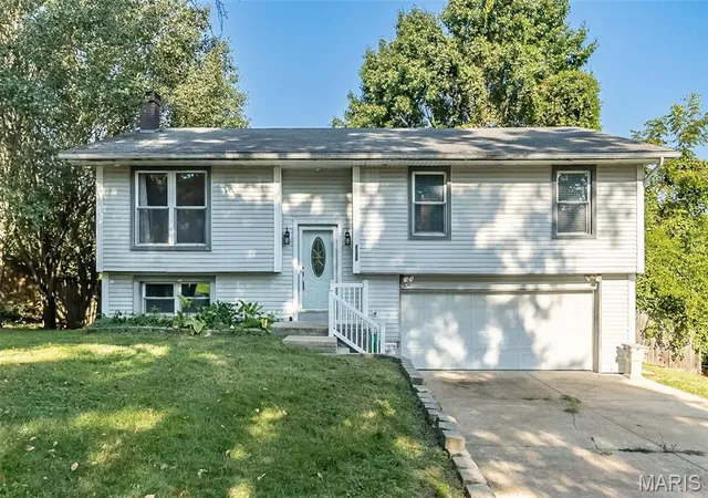 Photo 1 of Sale Pending at 2120 Devonshire Dr, Imperial, MO 63052 | MLS# MIS26045263 | Listing updated on 2026-09-14