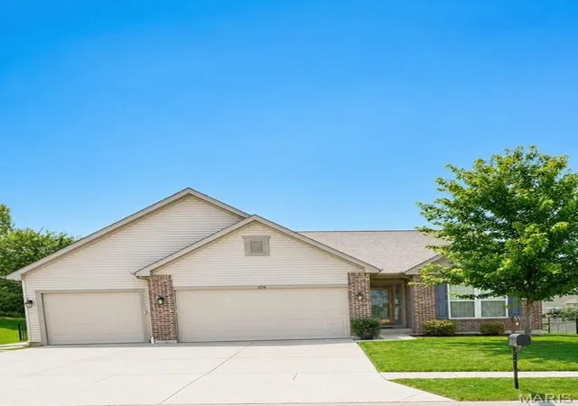 Photo 3 of Single family home for sale at 106 Crystal Creek Ct, Wentzville, MO 63385 | MLS# MIS26045496 | Listing updated on 2026-09-11