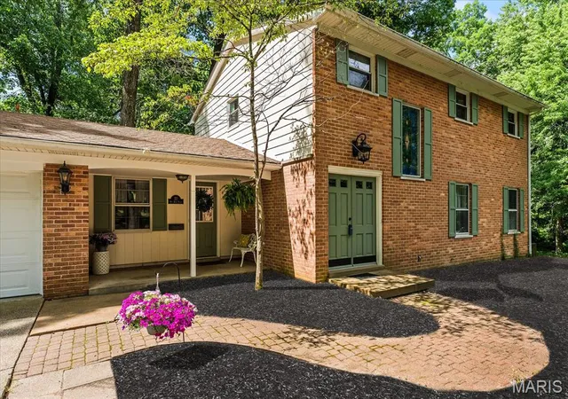 Photo 3 of Sale Pending at 22 Rue Deau Ville Dr, Belleville, IL 62226 | MLS# MIS26045544 | Listing updated on 2026-09-22