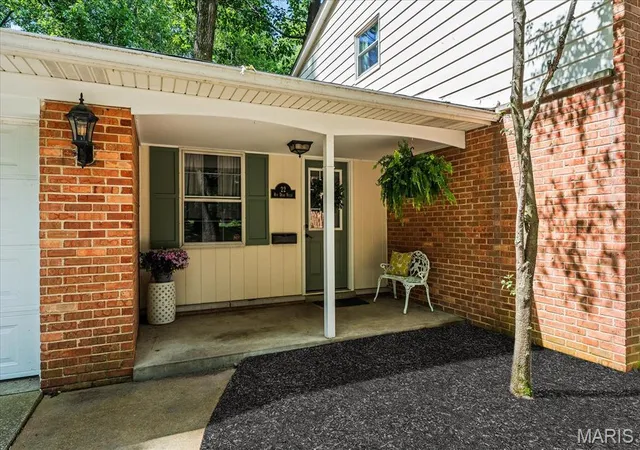 Photo 3 of Sale Pending at 22 Rue Deau Ville Dr, Belleville, IL 62226 | MLS# MIS26045544 | Listing updated on 2026-09-22