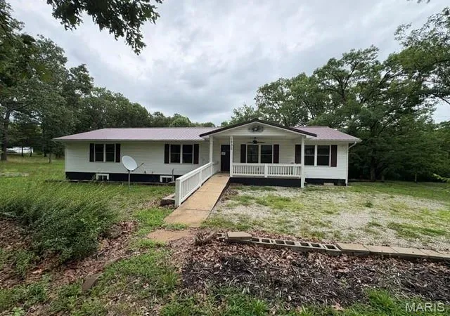 Photo 3 of Single family home for sale at 1232 W Springfield Rd, Saint Clair, MO 63077 | MLS# MIS26045546 | Listing updated on 2026-09-22