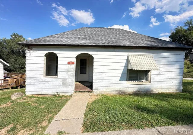 Photo 1 of Single family home for sale at 1218 Walnut St, Hannibal, MO 63401 | MLS# MIS26045550 | Listing updated on 2026-09-09
