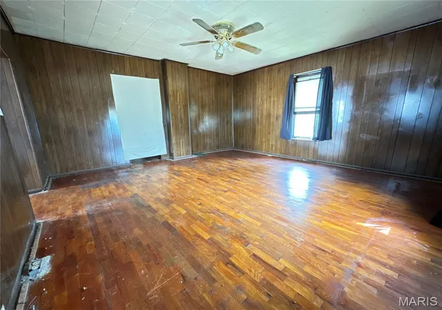 Photo 3 of Single family home for sale at 1218 Walnut St, Hannibal, MO 63401 | MLS# MIS26045550 | Listing updated on 2026-09-09
