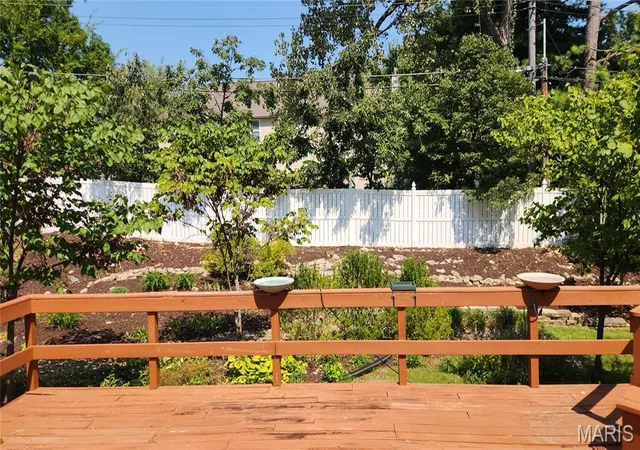 Photo 2 of Sale Pending at 549 Scottsdale Rd, Saint Louis, MO 63122 | MLS# MIS26045563 | Listing updated on 2026-10-07