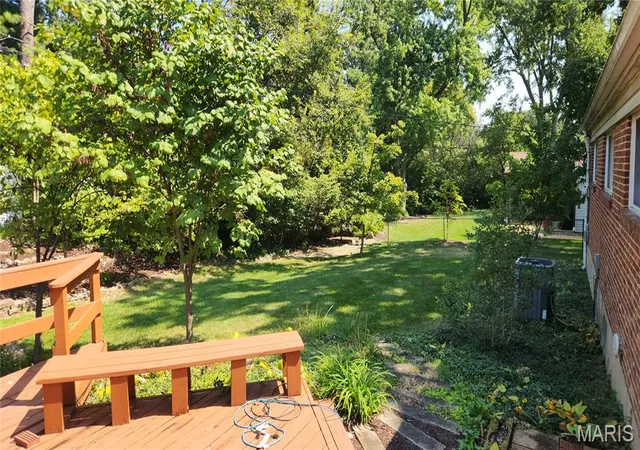 Photo 3 of Sale Pending at 549 Scottsdale Rd, Saint Louis, MO 63122 | MLS# MIS26045563 | Listing updated on 2026-10-07