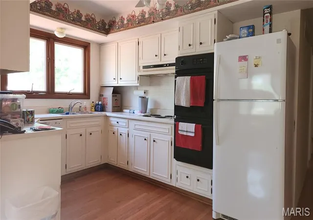 Photo 3 of Sale Pending at 549 Scottsdale Rd, Saint Louis, MO 63122 | MLS# MIS26045563 | Listing updated on 2026-10-07