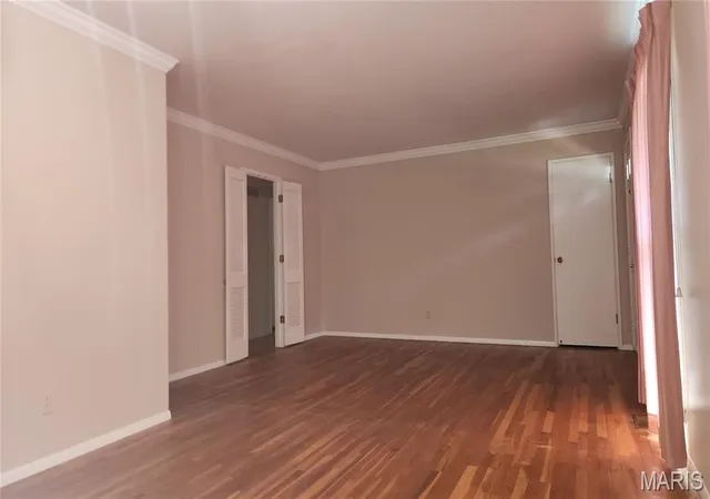 Photo 4 of Sale Pending at 549 Scottsdale Rd, Saint Louis, MO 63122 | MLS# MIS26045563 | Listing updated on 2026-10-07