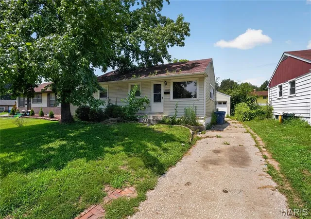 Photo 2 of Single family home for sale at 10507 Renfrew Dr, Saint Louis, MO 63137 | MLS# MIS26045783 | Listing updated on 2026-09-30