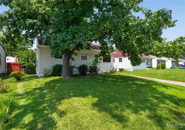 Photo 3 of Single family home for sale at 10507 Renfrew Dr, Saint Louis, MO 63137 | MLS# MIS26045783 | Listing updated on 2026-09-30
