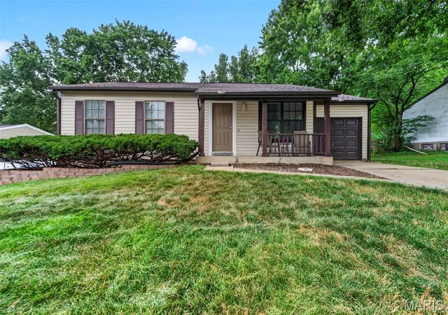 Photo 2 of Sale Pending at 2305 Amarillo Dr, O Fallon, MO 63368 | MLS# MIS26045798 | Listing updated on 2026-09-13
