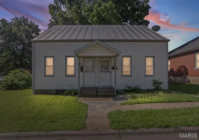 Photo 2 of Multi family home for sale at 202 E 1st St, Waterloo, IL 62298 | MLS# MIS26045822 | Listing updated on 2026-09-14