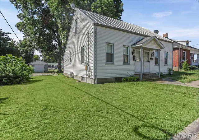 Photo 4 of Multi family home for sale at 202 E 1St St, Waterloo, IL 62298 | MLS# MIS26045822 | Listing updated on 2026-09-14
