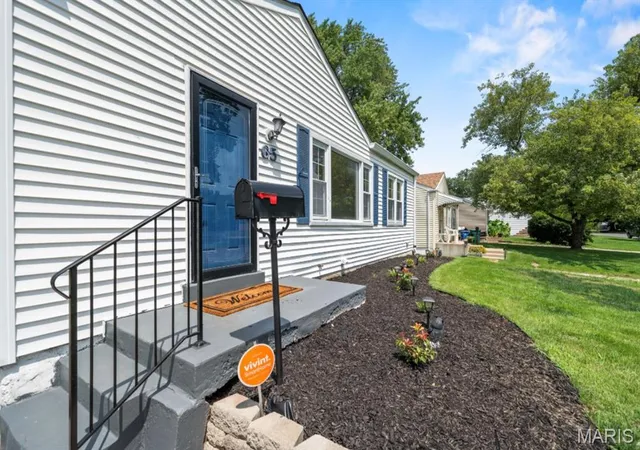 Photo 2 of Sale Pending at 65 La Sierra Dr, Florissant, MO 63031 | MLS# MIS26045912 | Listing updated on 2026-10-01