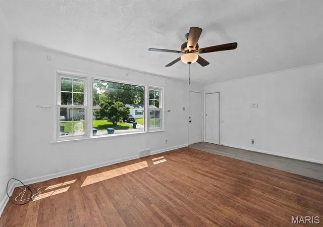 Photo 4 of Sale Pending at 65 La Sierra Dr, Florissant, MO 63031 | MLS# MIS26045912 | Listing updated on 2026-10-01