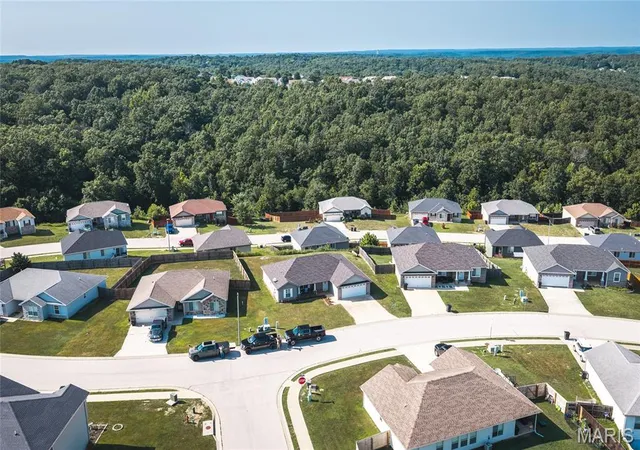 Photo 3 of Sale Pending at 106 Greythorn Ct, Saint Robert, MO 65584 | MLS# MIS26045996 | Listing updated on 2026-09-21