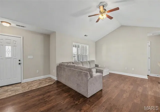 Photo 4 of Sale Pending at 106 Greythorn Ct, Saint Robert, MO 65584 | MLS# MIS26045996 | Listing updated on 2026-09-21