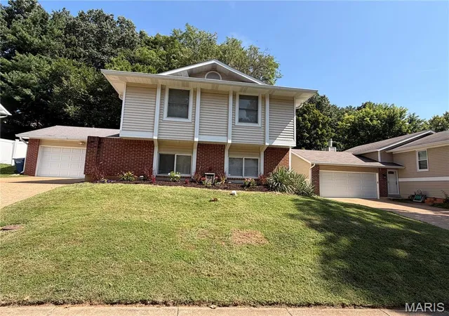 Photo 2 of Single family home for sale at 537 Treetop Village, Ballwin, MO 63021 | MLS# MIS26046007 | Listing updated on 2026-09-25