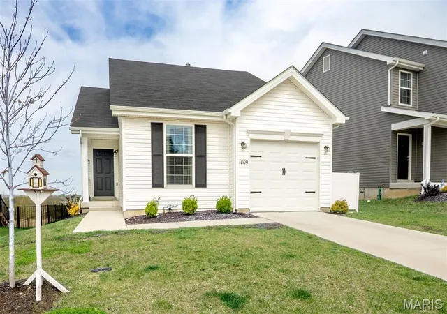 Photo 1 of Single family home for sale at 1009 Black Bear Dr, House Springs, MO 63051 | MLS# MIS26046043 | Listing updated on 2026-09-12