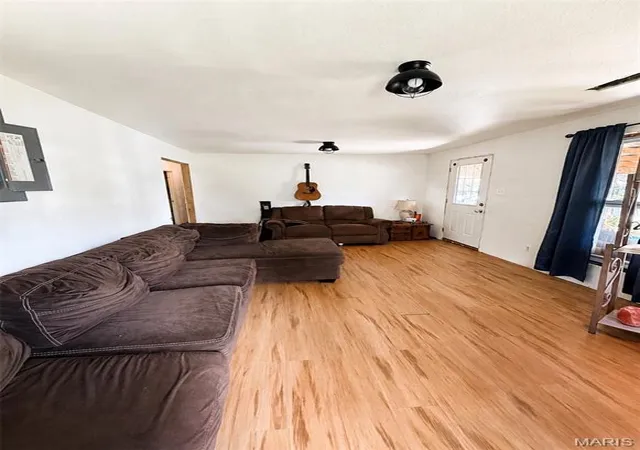 Photo 2 of Sale Pending at 1023 Thomasville Rd, Houston, MO 65483 | MLS# MIS26046111 | Listing updated on 2026-09-10