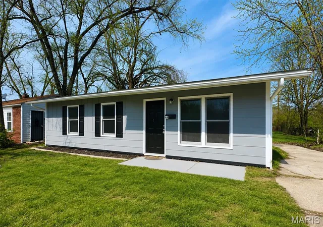 Photo 1 of Single family home for sale at 44 E Adams Dr, East Saint Louis, IL 62206 | MLS# MIS26046180 | Listing updated on 2026-09-14