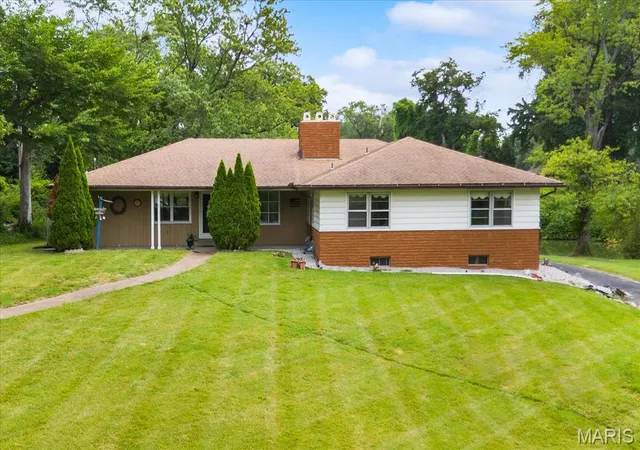 Photo 1 of Single family home for sale at 1 Debby Ln, Belleville, IL 62223 | MLS# MIS26046203 | Listing updated on 2026-09-14