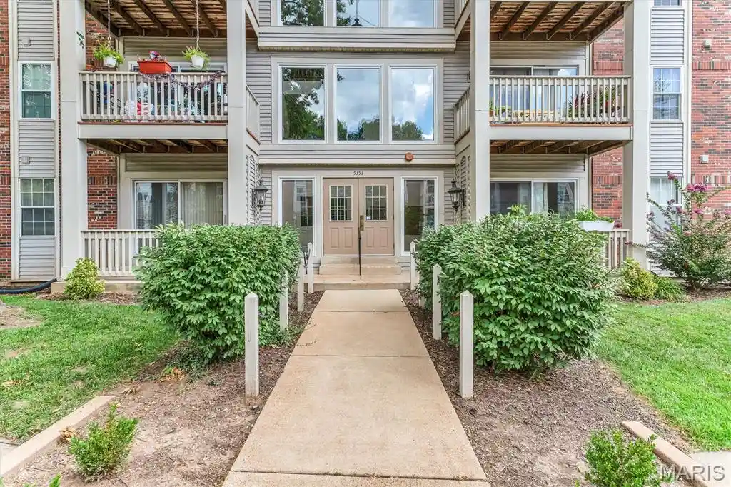 Listing Photo 2 - Condo for sale in 5353 N Kenrick Parke Dr located at 5353 N Kenrick Parke Dr, Shrewsbury, MO 63119 - Unit #205