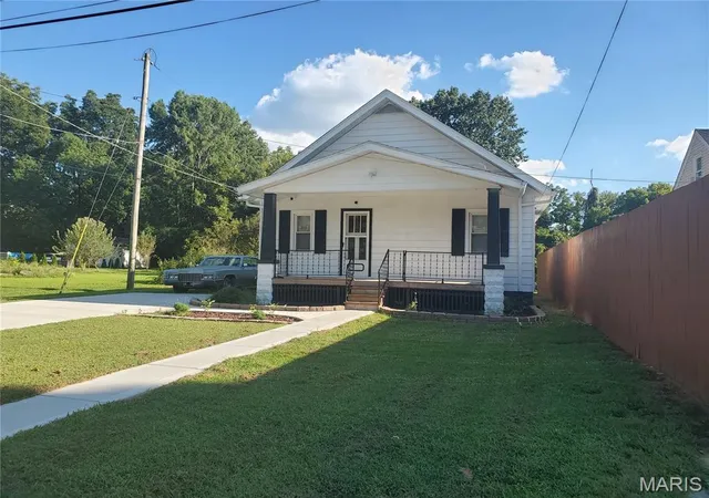 Photo 2 of Single family home for sale at 9966 South Rd, Fairview Heights, IL 62208 | MLS# MIS26046285 | Listing updated on 2026-09-14