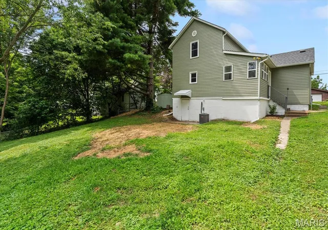 Photo 3 of Single family home for sale at 90 Sunset Ave, Glen Carbon, IL 62034 | MLS# MIS26046362 | Listing updated on 2026-09-10