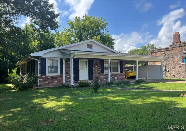 Single family home for sale at 213 North Main St, Arcadia, MO 63621 | MLS# MIS26046386