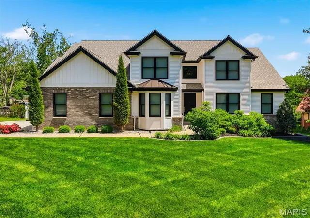 Photo 1 of Sale Pending at 26 Forsythia Ln, Saint Louis, MO 63132 | MLS# MIS26046467 | Listing updated on 2026-10-05