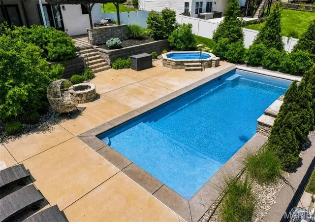 Photo 4 of Sale Pending at 26 Forsythia Ln, Saint Louis, MO 63132 | MLS# MIS26046467 | Listing updated on 2026-10-05