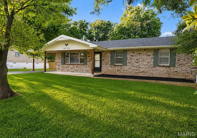 Photo 1 of Single family home for sale at 2007 Hillsdale Dr, Poplar Bluff, MO 63901 | MLS# MIS26046483 | Listing updated on 2026-09-11