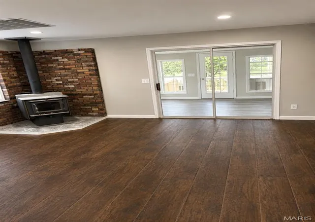 Photo 3 of Single family home for sale at 2007 Hillsdale Dr, Poplar Bluff, MO 63901 | MLS# MIS26046483 | Listing updated on 2026-09-11