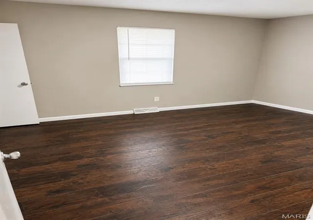 Photo 4 of Single family home for sale at 2007 Hillsdale Dr, Poplar Bluff, MO 63901 | MLS# MIS26046483 | Listing updated on 2026-09-30