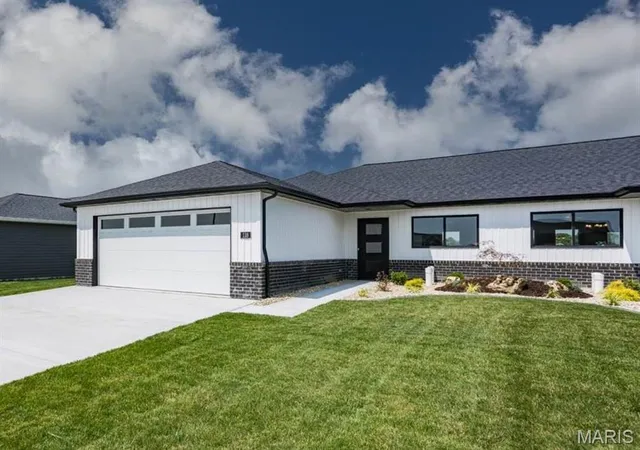 Photo 29 of Single family home for sale at 118 Bridgeport Dr, Moro, IL 62067 | MLS# MIS26046661 | Listing updated on 2026-10-06