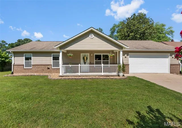 Photo 2 of Single family home for sale at 823 W Rodney Dr, Cape Girardeau, MO 63701 | MLS# MIS26046677 | Listing updated on 2026-09-14