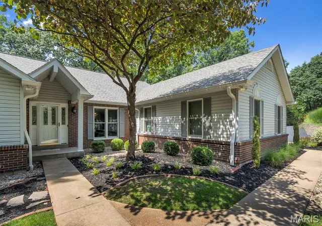 Photo 4 of Single family home for sale at 56 High Trails Dr, Eureka, MO 63025 | MLS# MIS26046811 | Listing updated on 2026-09-11