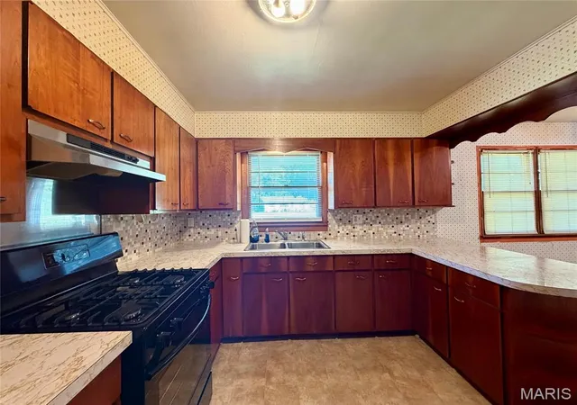 Photo 2 of Single family home for sale at 576 E 2700 Ave, Ramsey, IL 62080 | MLS# MIS26046860 | Listing updated on 2026-10-07
