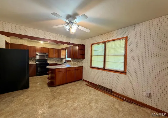 Photo 3 of Single family home for sale at 576 E 2700 Ave, Ramsey, IL 62080 | MLS# MIS26046860 | Listing updated on 2026-10-07
