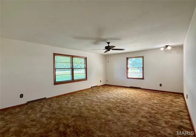 Photo 3 of Single family home for sale at 576 E 2700 Ave, Ramsey, IL 62080 | MLS# MIS26046860 | Listing updated on 2026-10-07