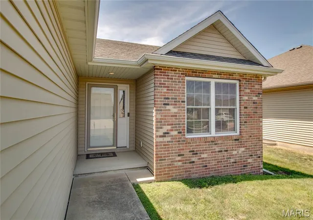 Photo 4 of Single family home for sale at 2909 Sandy Ln, Springfield, IL 62711 | MLS# MIS26046909 | Listing updated on 2026-09-11