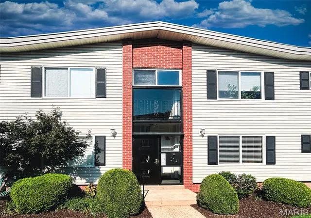 Photo 1 of Sale Pending at 111 E Washington Ave #1N, St Louis, MO 63122 | MLS# MIS26046981 | Listing updated on 2026-09-11