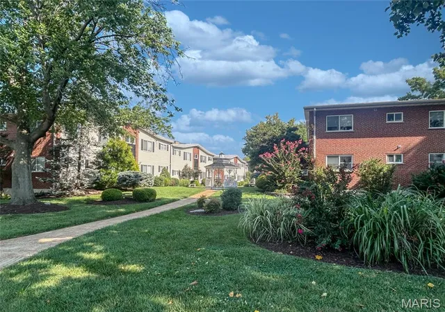 Photo 2 of Sale Pending at 111 E Washington Ave #1N, St Louis, MO 63122 | MLS# MIS26046981 | Listing updated on 2026-09-11