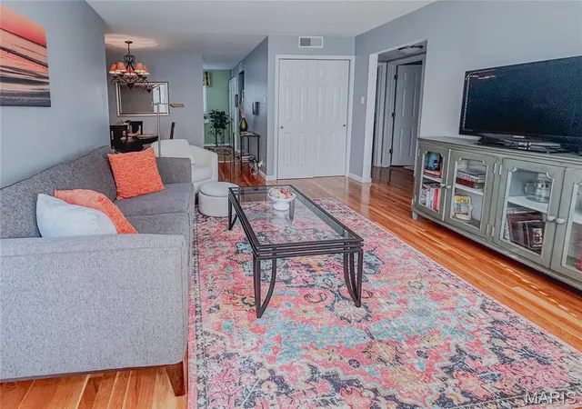 Photo 3 of Sale Pending at 111 E Washington Ave #1N, St Louis, MO 63122 | MLS# MIS26046981 | Listing updated on 2026-09-11