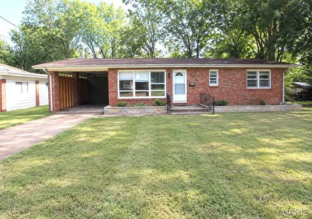 Photo 1 of Single family home for sale at 408 7th St, Farmington, MO 63640 | MLS# MIS26047102 | Listing updated on 2026-09-12