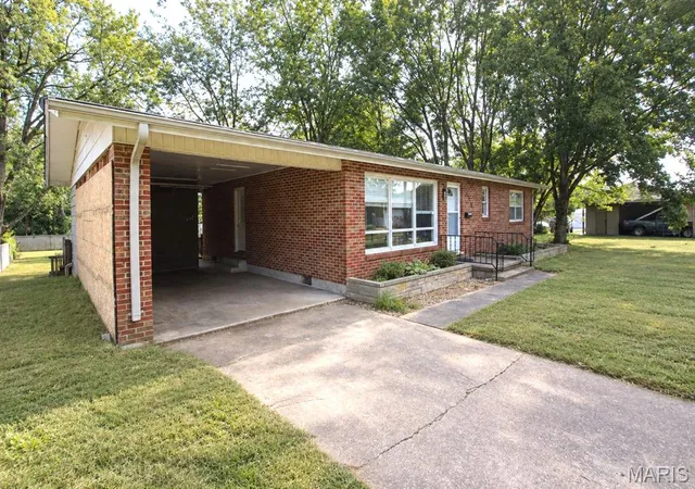 Photo 2 of Single family home for sale at 408 7th St, Farmington, MO 63640 | MLS# MIS26047102 | Listing updated on 2026-09-12
