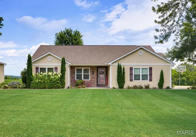 Photo 2 of Single family home for sale at 136 Raspberry Ln, Jackson, MO 63755 | MLS# MIS26047490 | Listing updated on 2026-09-12